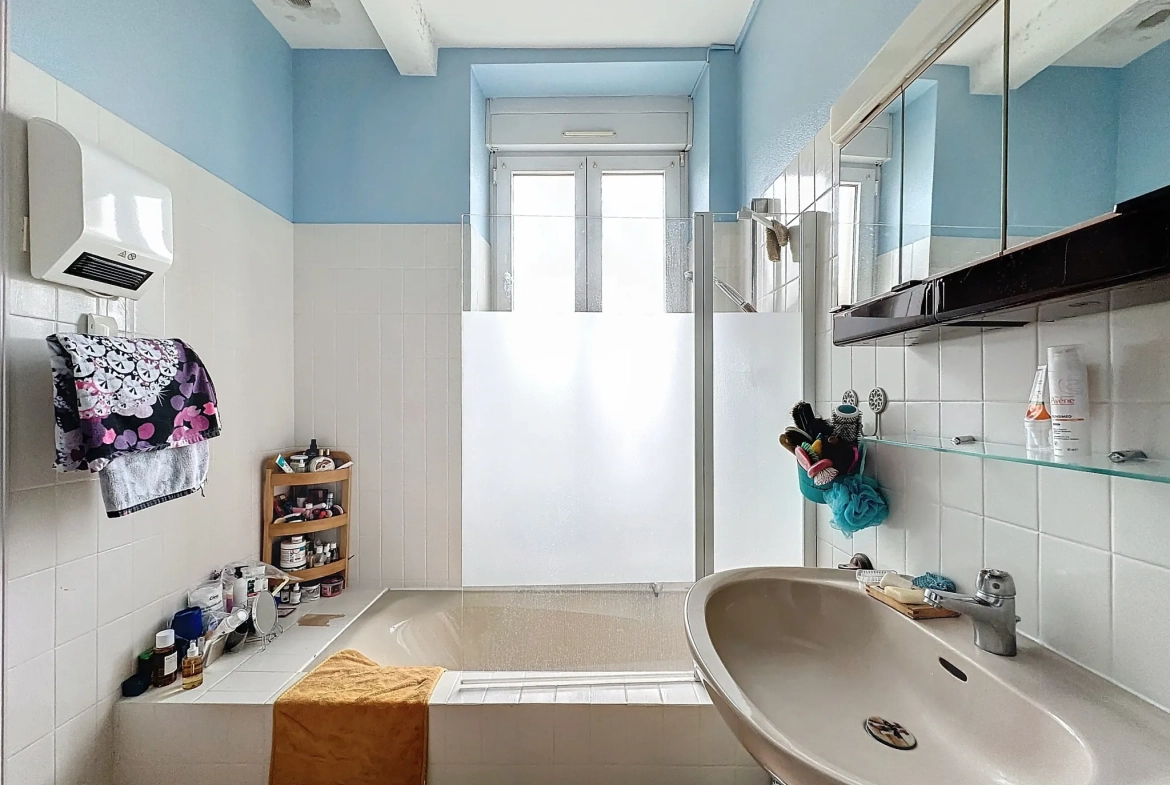 Superbe maison de maître à Mirecourt, 4 chambres, jardin et confort moderne 