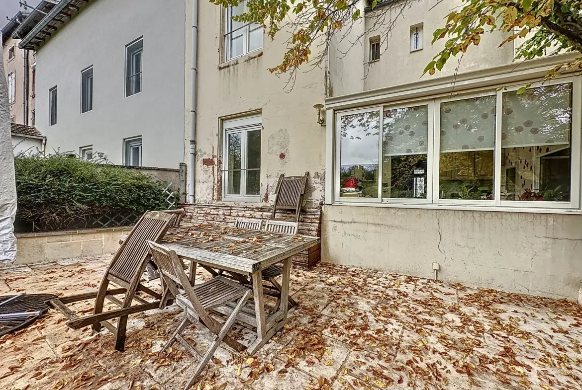 Superbe maison de maître à Mirecourt, 4 chambres, jardin et confort moderne 