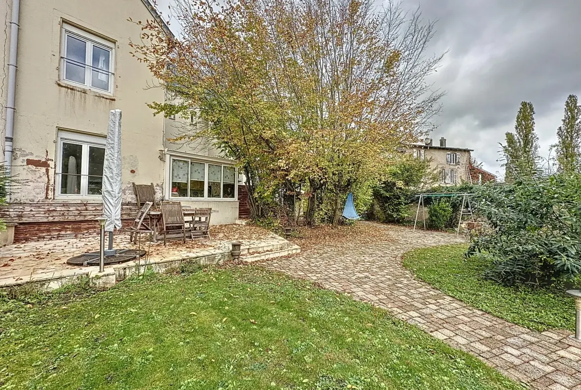 Superbe maison de maître à Mirecourt, 4 chambres, jardin et confort moderne 