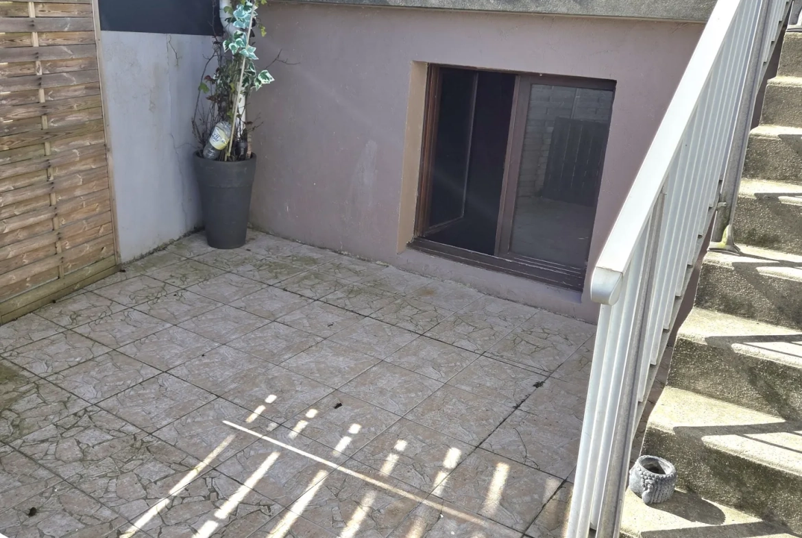 Maison de ville à Outreau avec garage, 3 chambres, proche centre-ville - Prix 149 900 euros 
