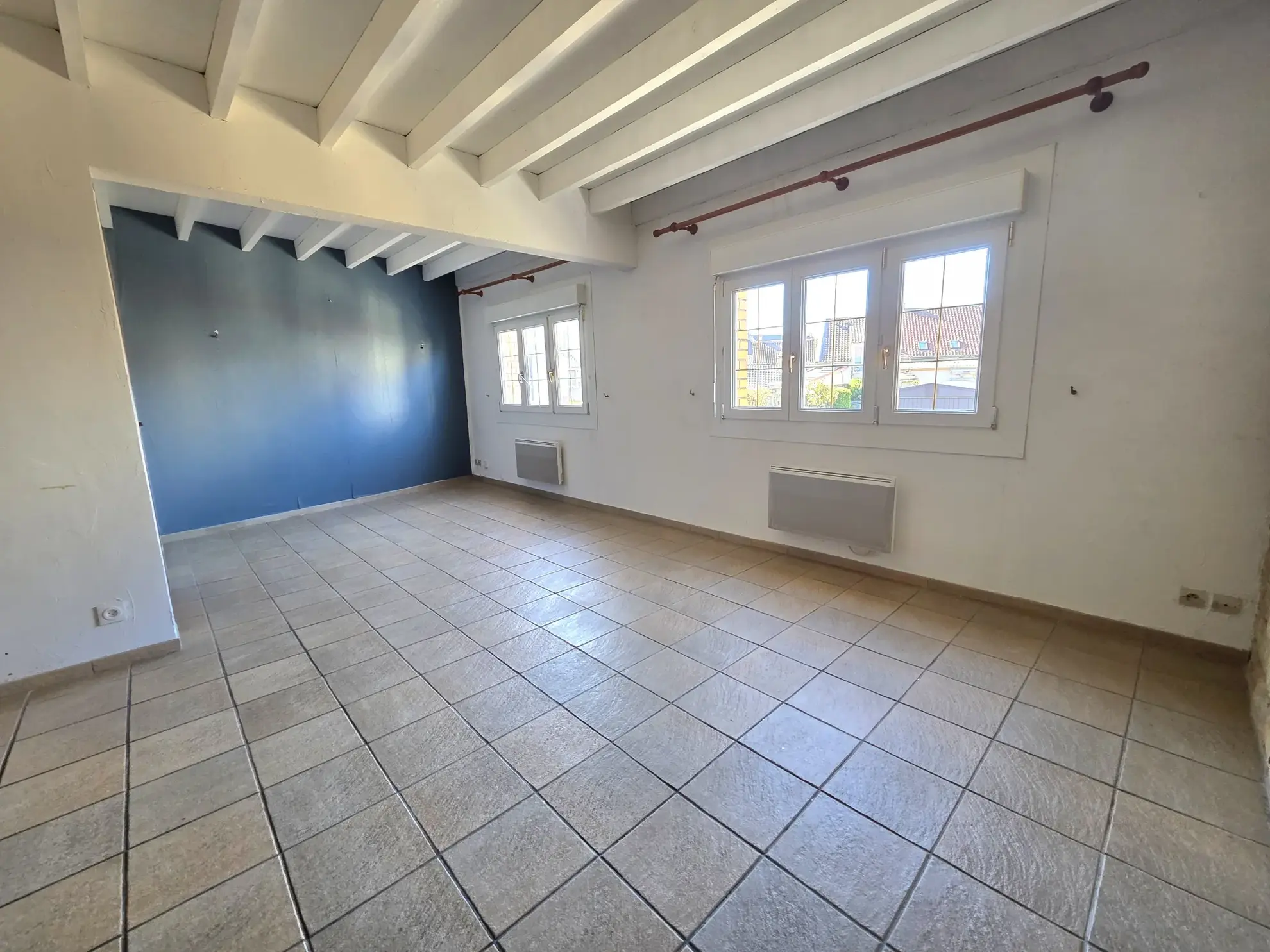 Maison de ville à Outreau avec garage, 3 chambres, proche centre-ville - Prix 149 900 euros 
