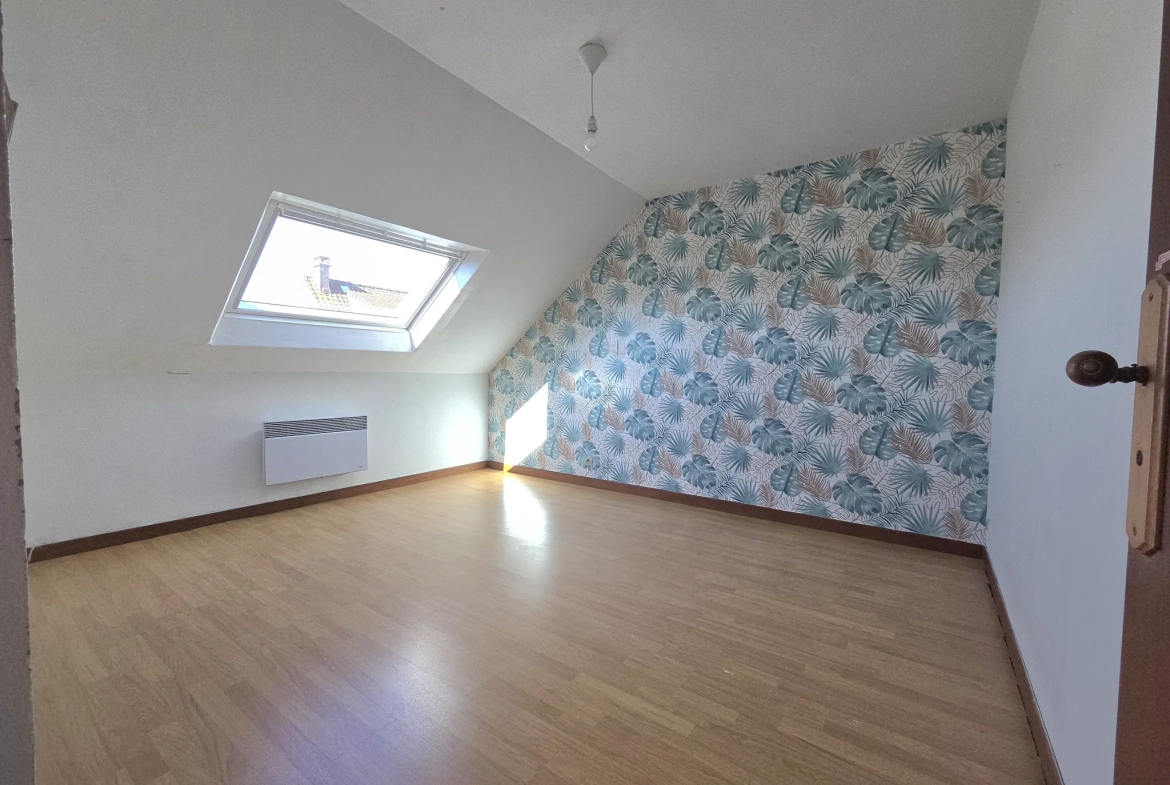 Maison de ville à Outreau avec garage, 3 chambres, proche centre-ville - Prix 149 900 euros 