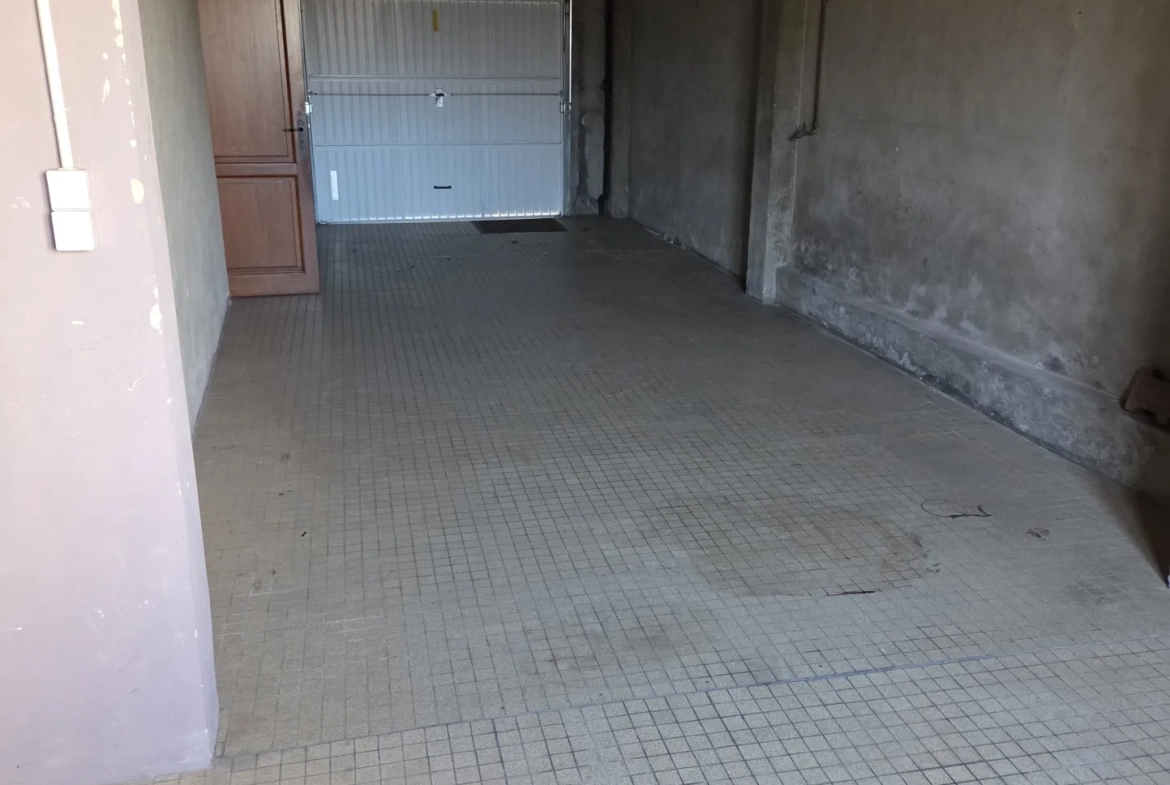 Maison de ville à Outreau avec garage, 3 chambres, proche centre-ville - Prix 149 900 euros 
