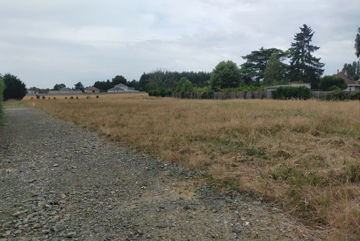 Terrain constructible à Change près du centre-ville - 1100 m² 
