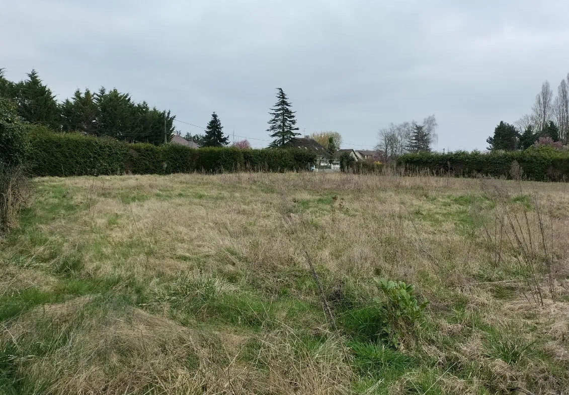 Terrain constructible à Change près du centre-ville - 1100 m² 