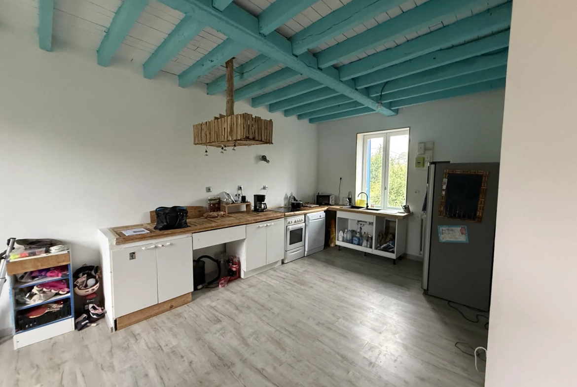 Maison de 112 m² à Fyé avec terrain et dépendances, proche commerces 