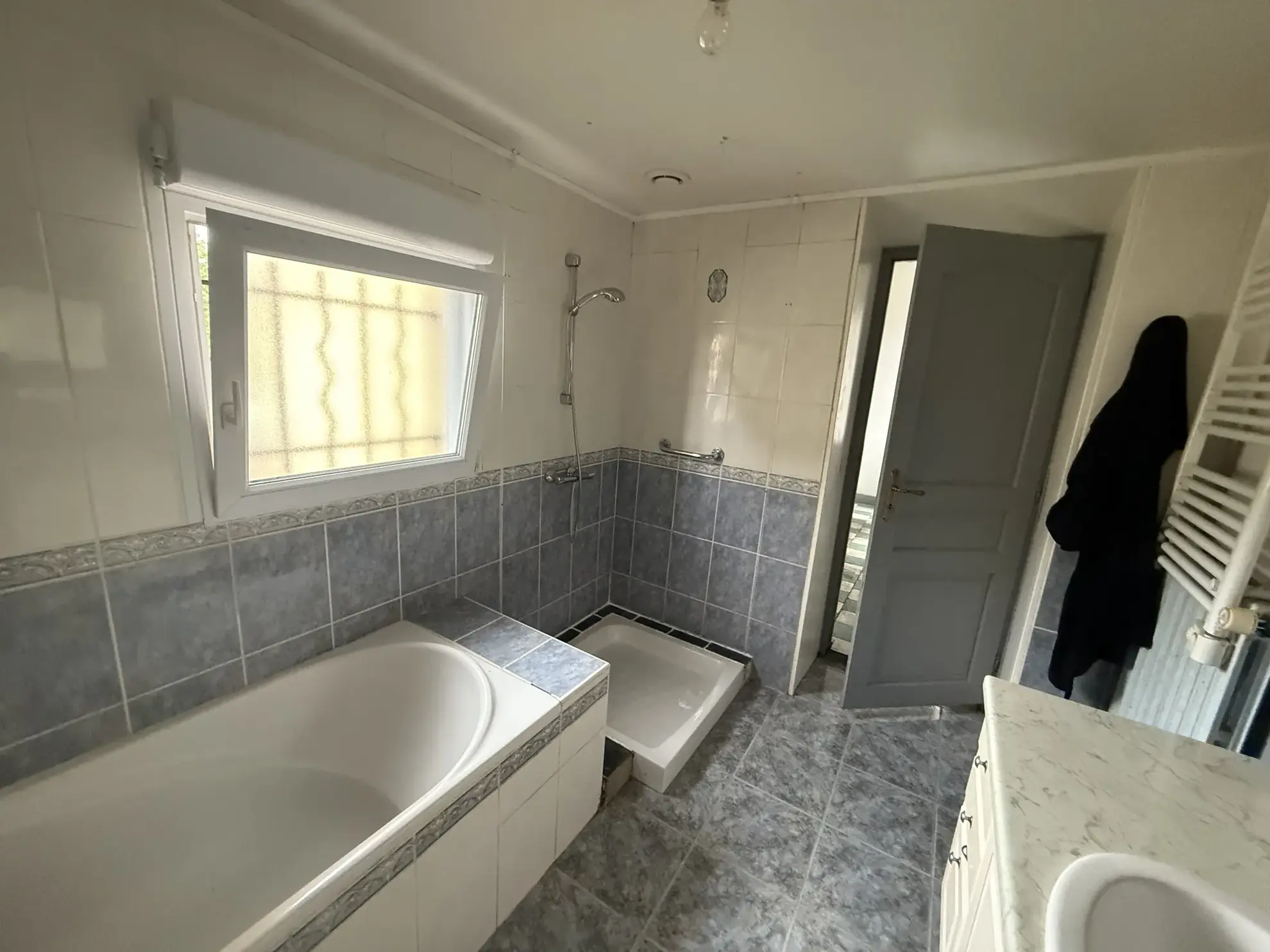 Maison de 112 m² à Fyé avec terrain et dépendances, proche commerces 