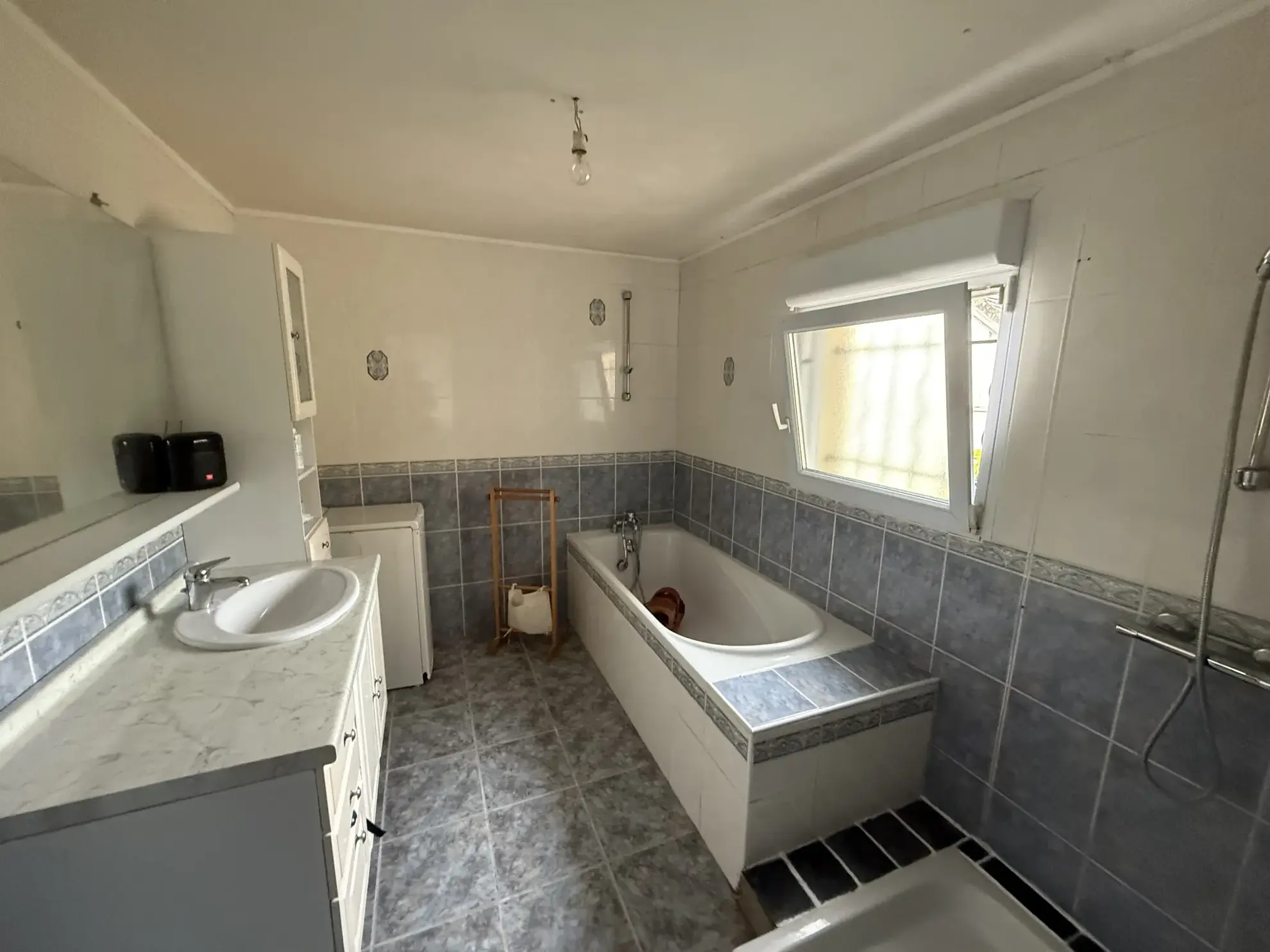 Maison de 112 m² à Fyé avec terrain et dépendances, proche commerces 