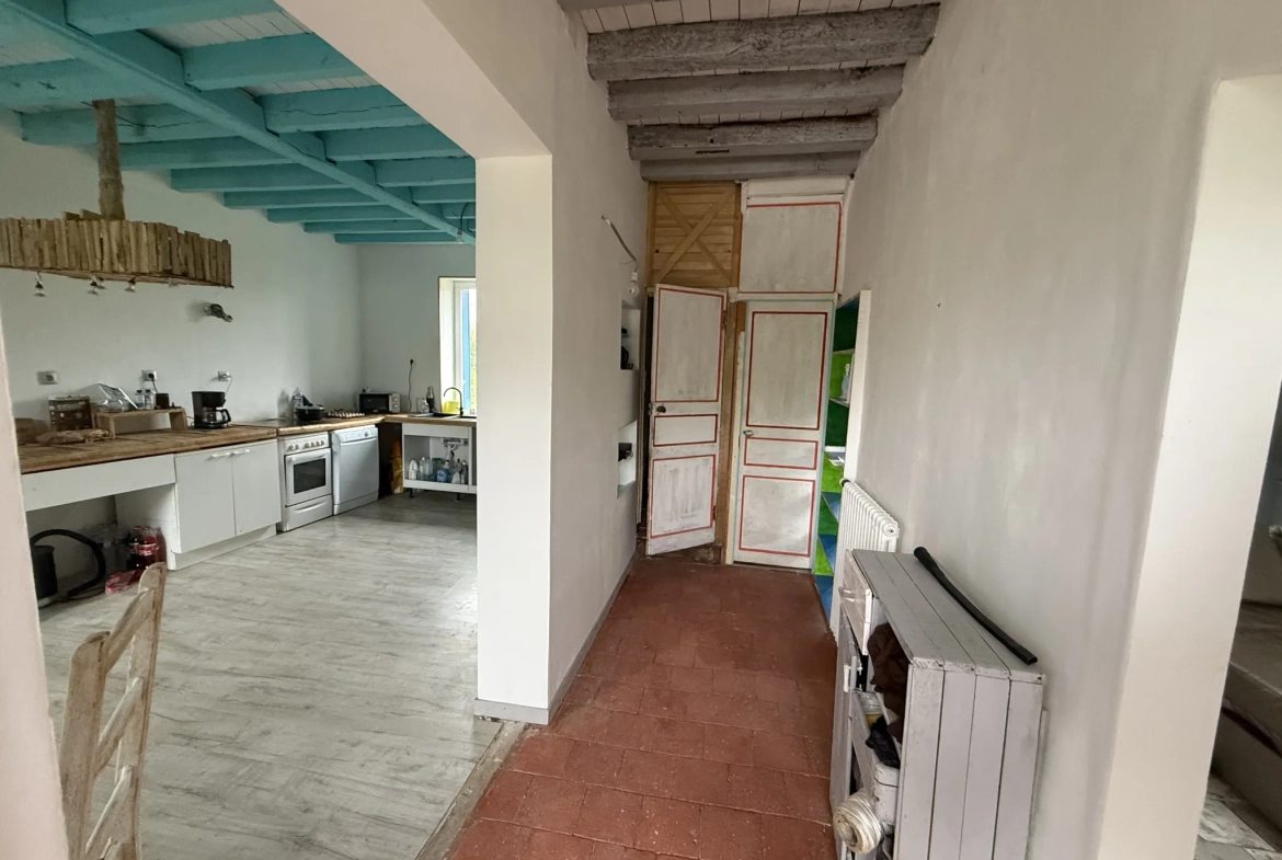 Maison de 112 m² à Fyé avec terrain et dépendances, proche commerces 