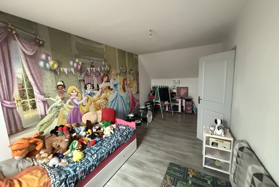 Maison de 112 m² à Fyé avec terrain et dépendances, proche commerces 