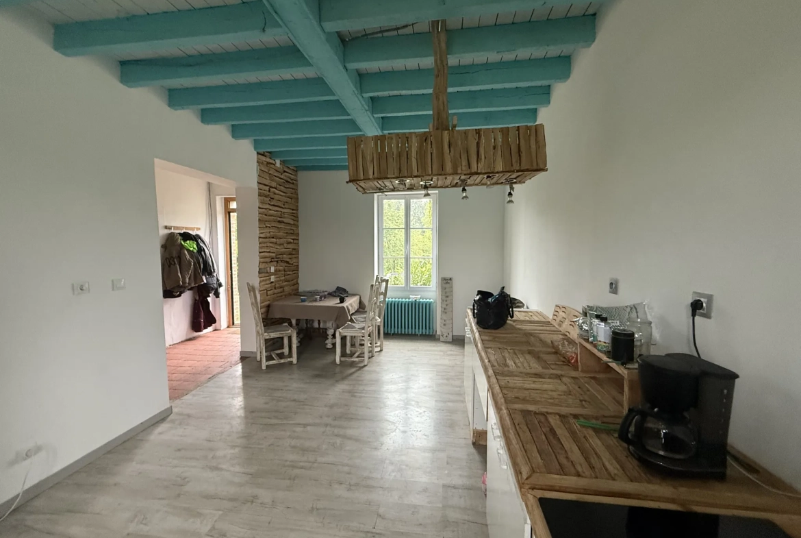 Maison de 112 m² à Fyé avec terrain et dépendances, proche commerces 