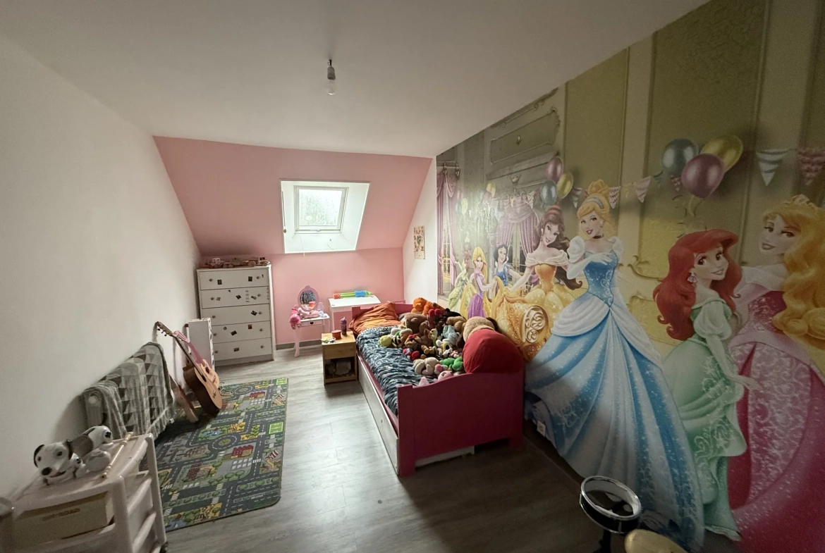 Maison de 112 m² à Fyé avec terrain et dépendances, proche commerces 