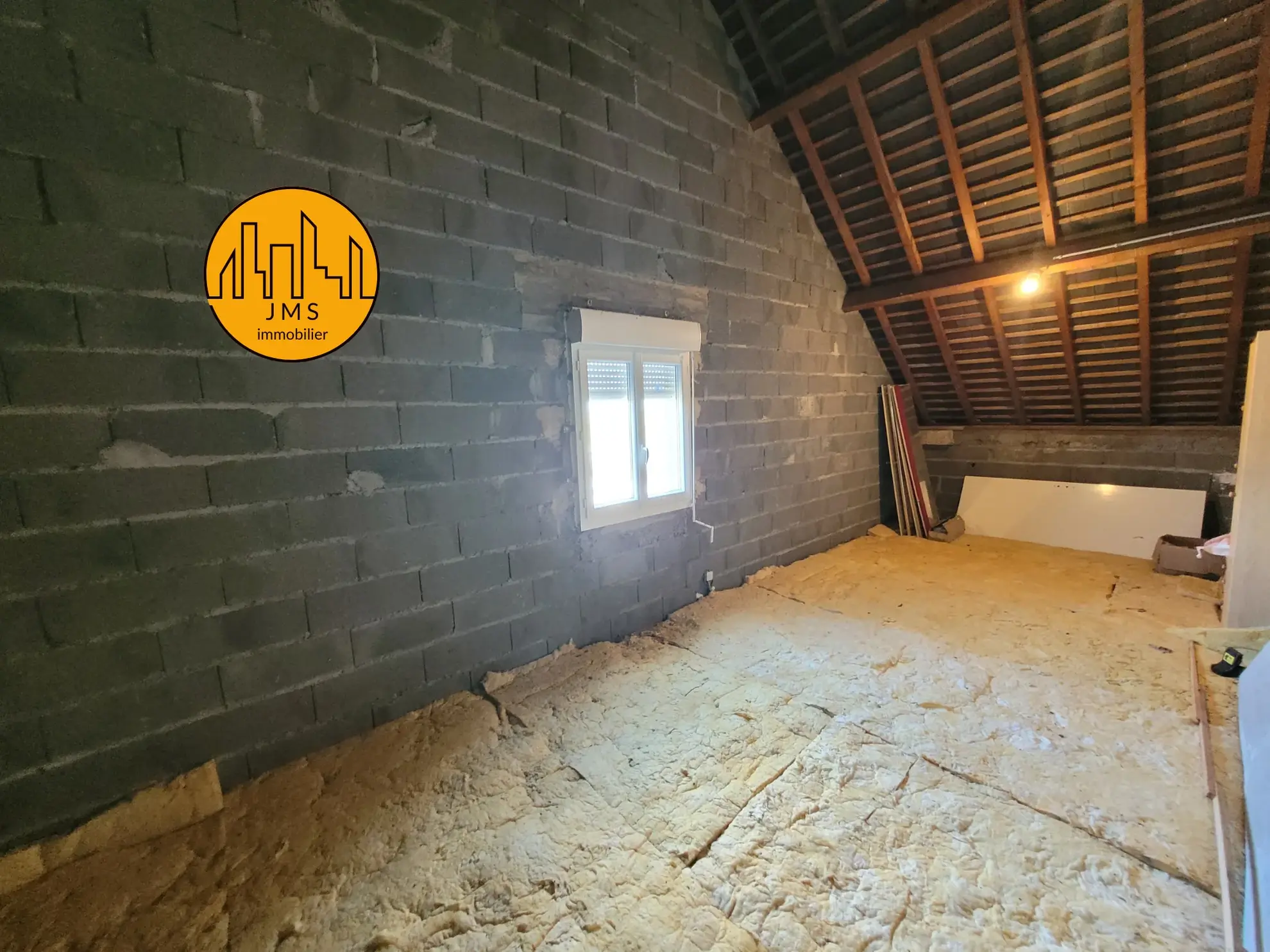 Maison mitoyenne avec jardin à Montmarault - Opportunité d'achat 
