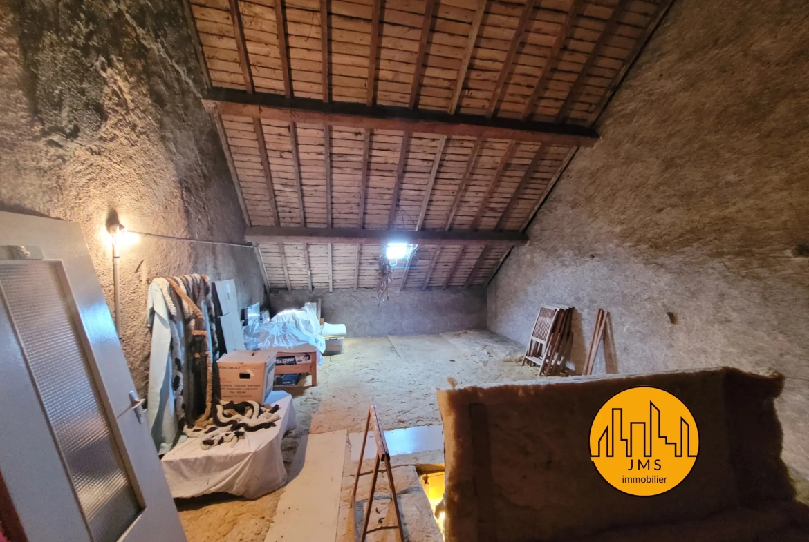 Maison mitoyenne avec jardin à Montmarault - Opportunité d'achat 