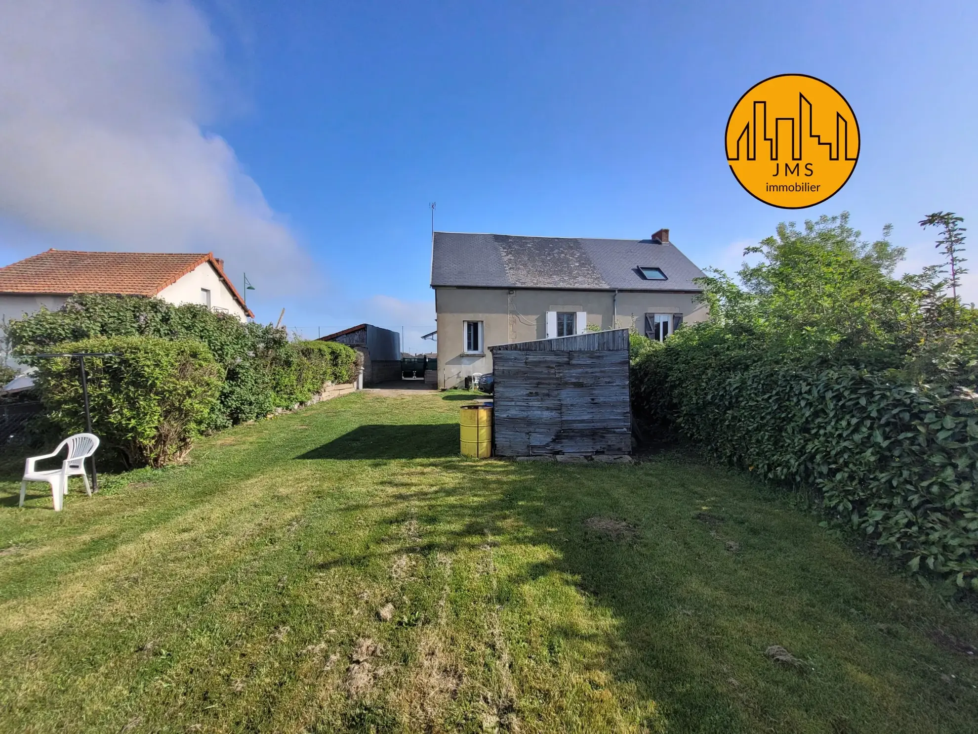 Maison mitoyenne avec jardin à Montmarault - Opportunité d'achat 
