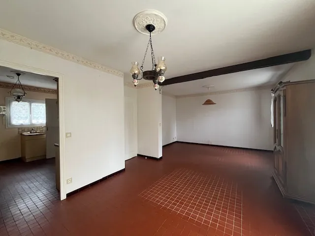 Maison à Saint Jean de Monts avec 4 chambres, garage et terrain de 377 m², proche du centre et des plages 