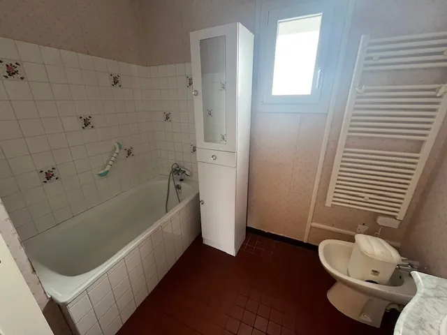Maison à Saint Jean de Monts avec 4 chambres, garage et terrain de 377 m², proche du centre et des plages 