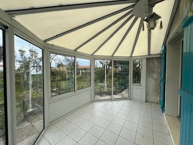 Maison à Saint Jean de Monts avec 4 chambres, garage et terrain de 377 m², proche du centre et des plages 