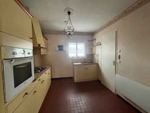 Maison à Saint Jean de Monts avec 4 chambres, garage et terrain de 377 m², proche du centre et des plages 
