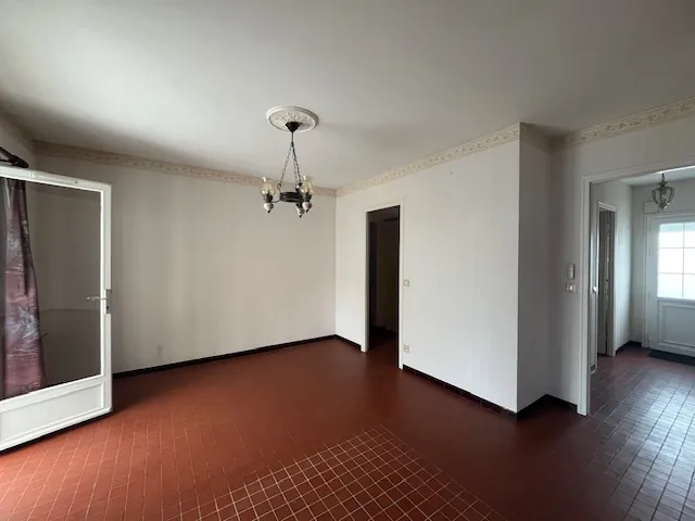 Maison à Saint Jean de Monts avec 4 chambres, garage et terrain de 377 m², proche du centre et des plages 