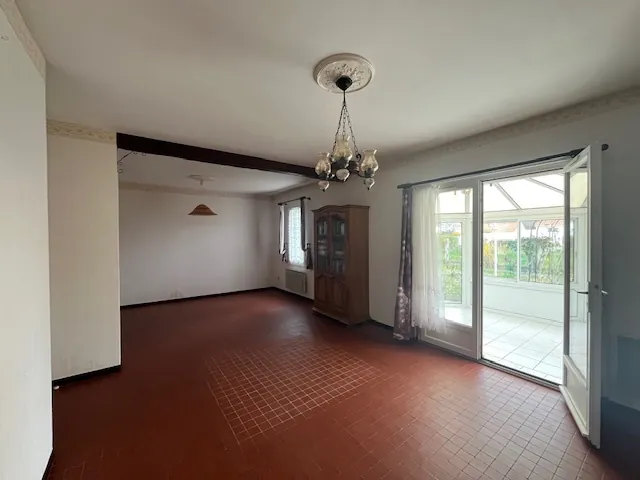Maison à Saint Jean de Monts avec 4 chambres, garage et terrain de 377 m², proche du centre et des plages 