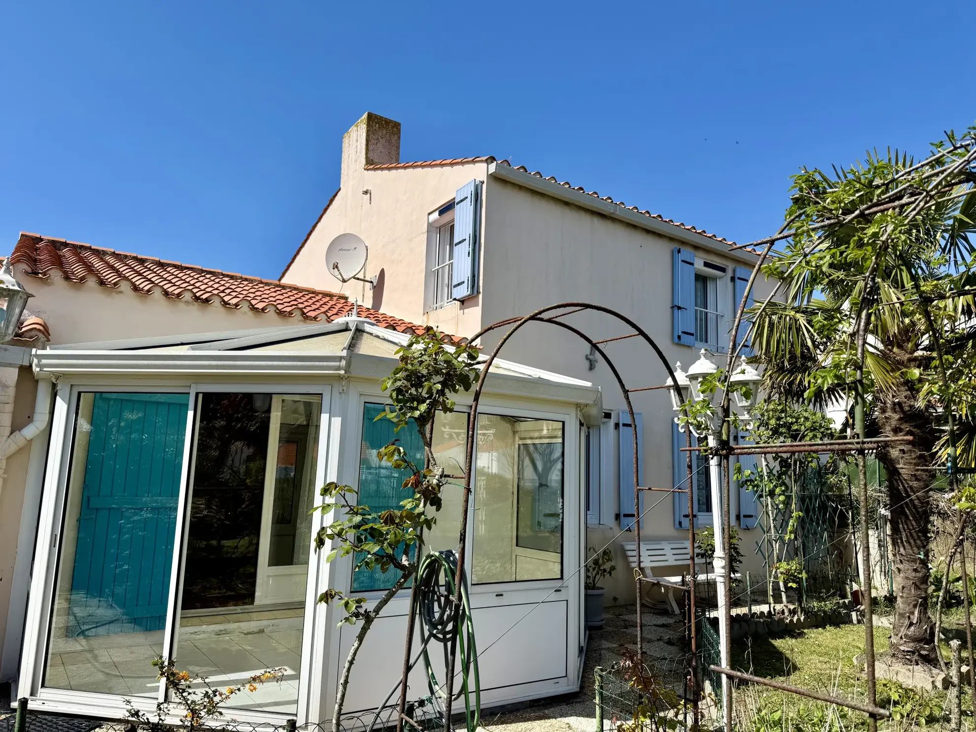 Maison à Saint Jean de Monts avec 4 chambres, garage et terrain de 377 m², proche du centre et des plages 