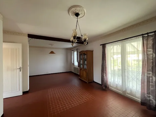 Maison à Saint Jean de Monts avec 4 chambres, garage et terrain de 377 m², proche du centre et des plages 