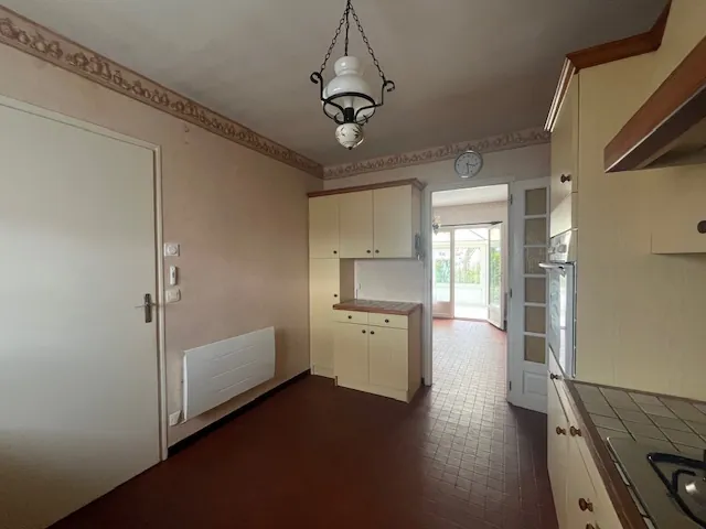 Maison à Saint Jean de Monts avec 4 chambres, garage et terrain de 377 m², proche du centre et des plages 