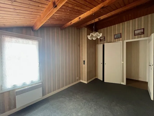 Maison à Saint Jean de Monts avec 4 chambres, garage et terrain de 377 m², proche du centre et des plages 