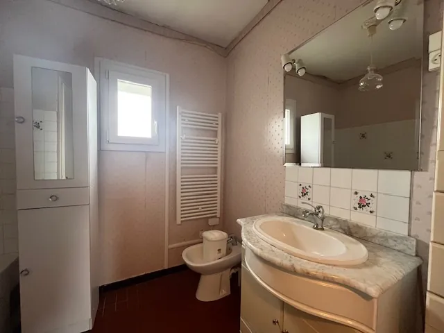 Maison à Saint Jean de Monts avec 4 chambres, garage et terrain de 377 m², proche du centre et des plages 
