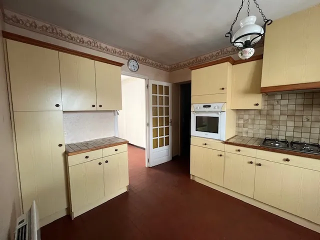 Maison à Saint Jean de Monts avec 4 chambres, garage et terrain de 377 m², proche du centre et des plages 