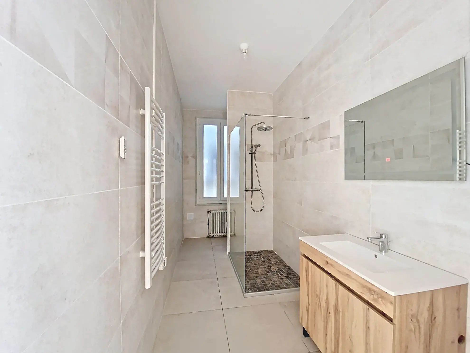 Maison à Bourganeuf de 125 m² avec terrain, garage et terrasse 