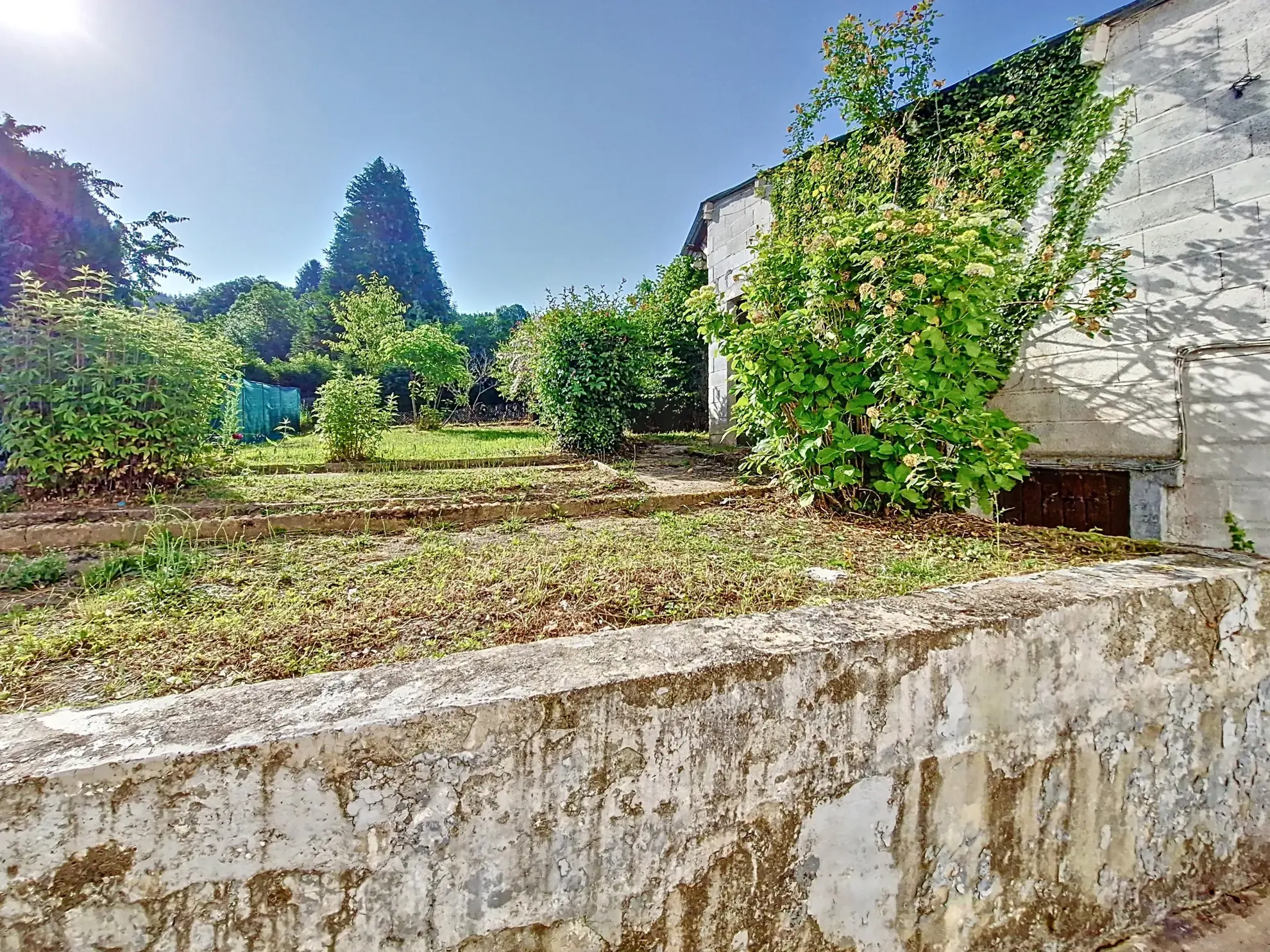 Maison à Bourganeuf de 125 m² avec terrain, garage et terrasse 