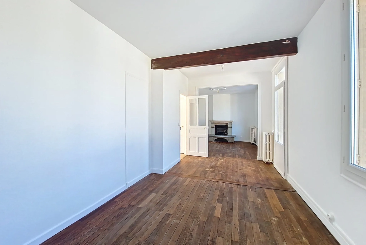 Maison à Bourganeuf de 125 m² avec terrain, garage et terrasse 
