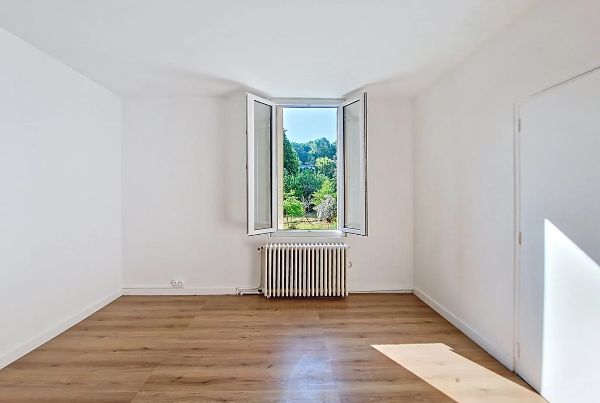 Maison à Bourganeuf de 125 m² avec terrain, garage et terrasse 