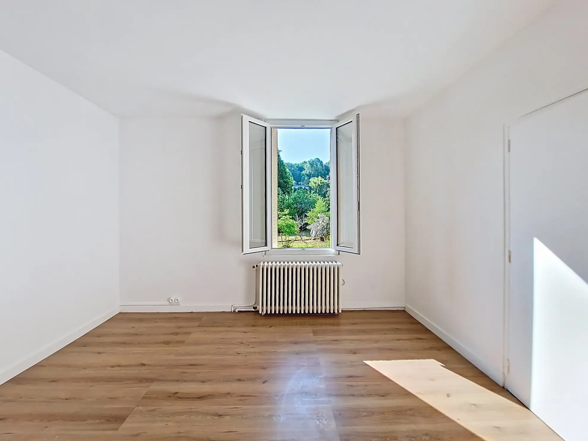 Maison à Bourganeuf de 125 m² avec terrain, garage et terrasse 
