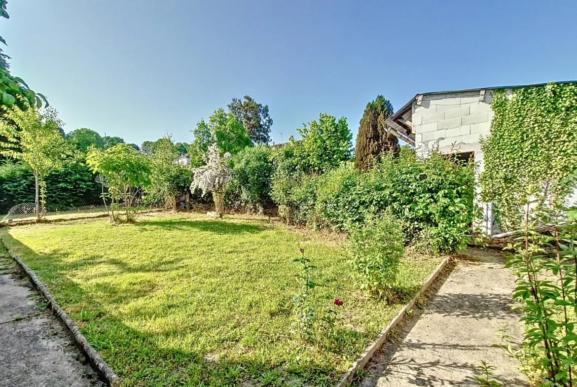 Maison à Bourganeuf de 125 m² avec terrain, garage et terrasse 