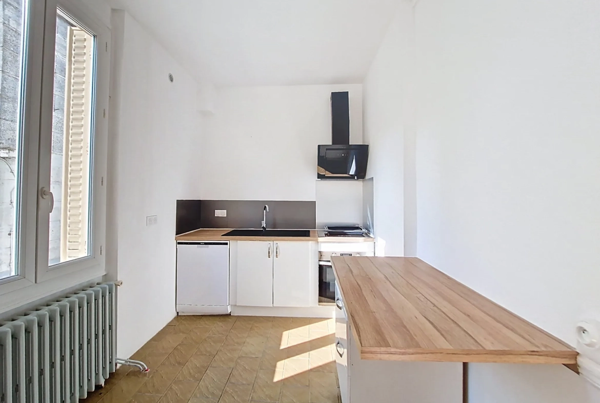 Maison à Bourganeuf de 125 m² avec terrain, garage et terrasse 