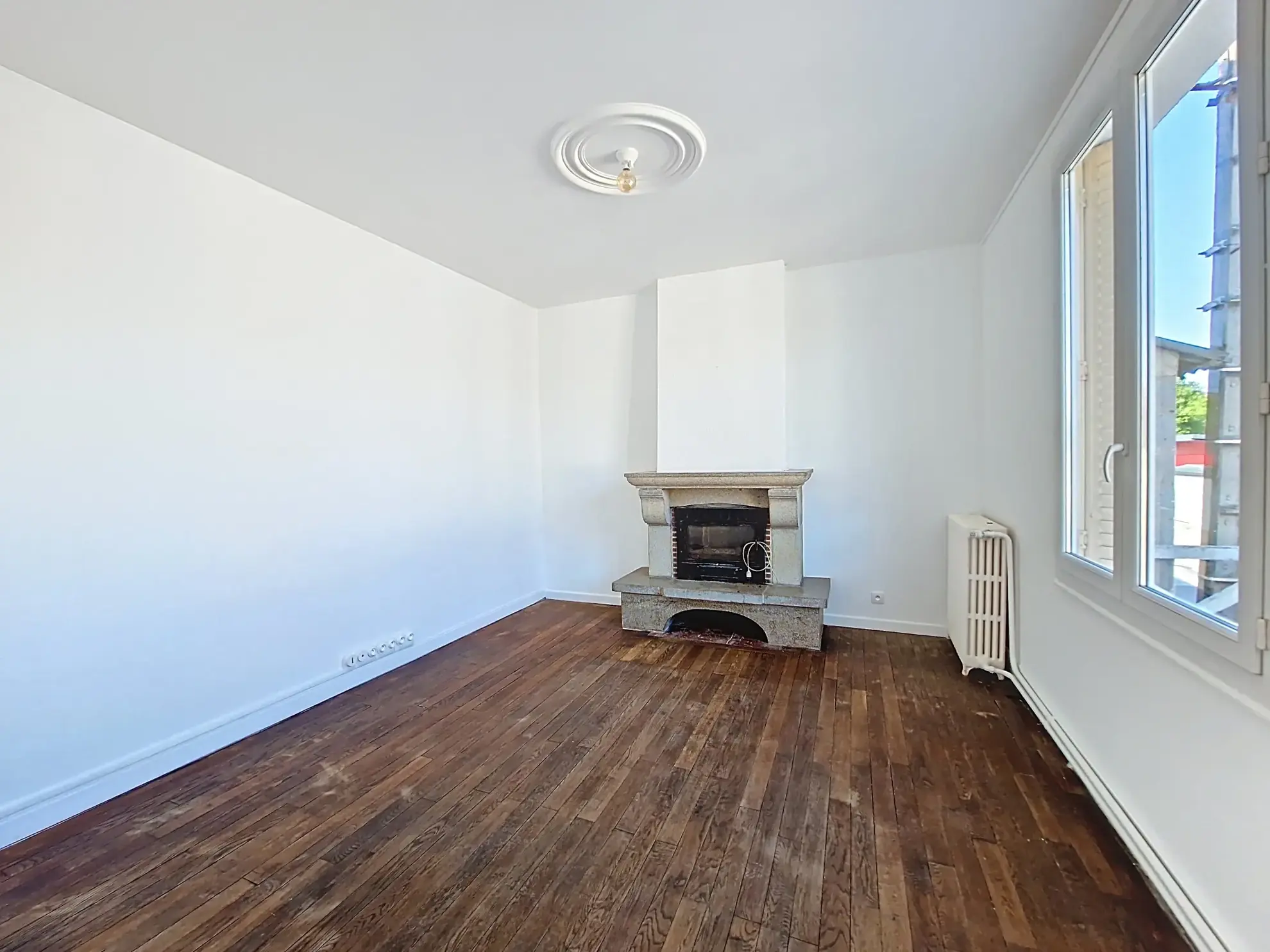Maison à Bourganeuf de 125 m² avec terrain, garage et terrasse 