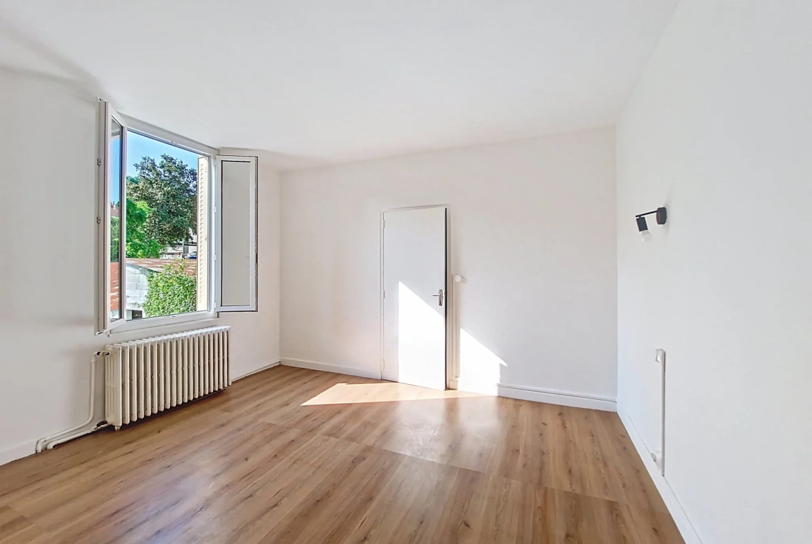 Maison à Bourganeuf de 125 m² avec terrain, garage et terrasse 
