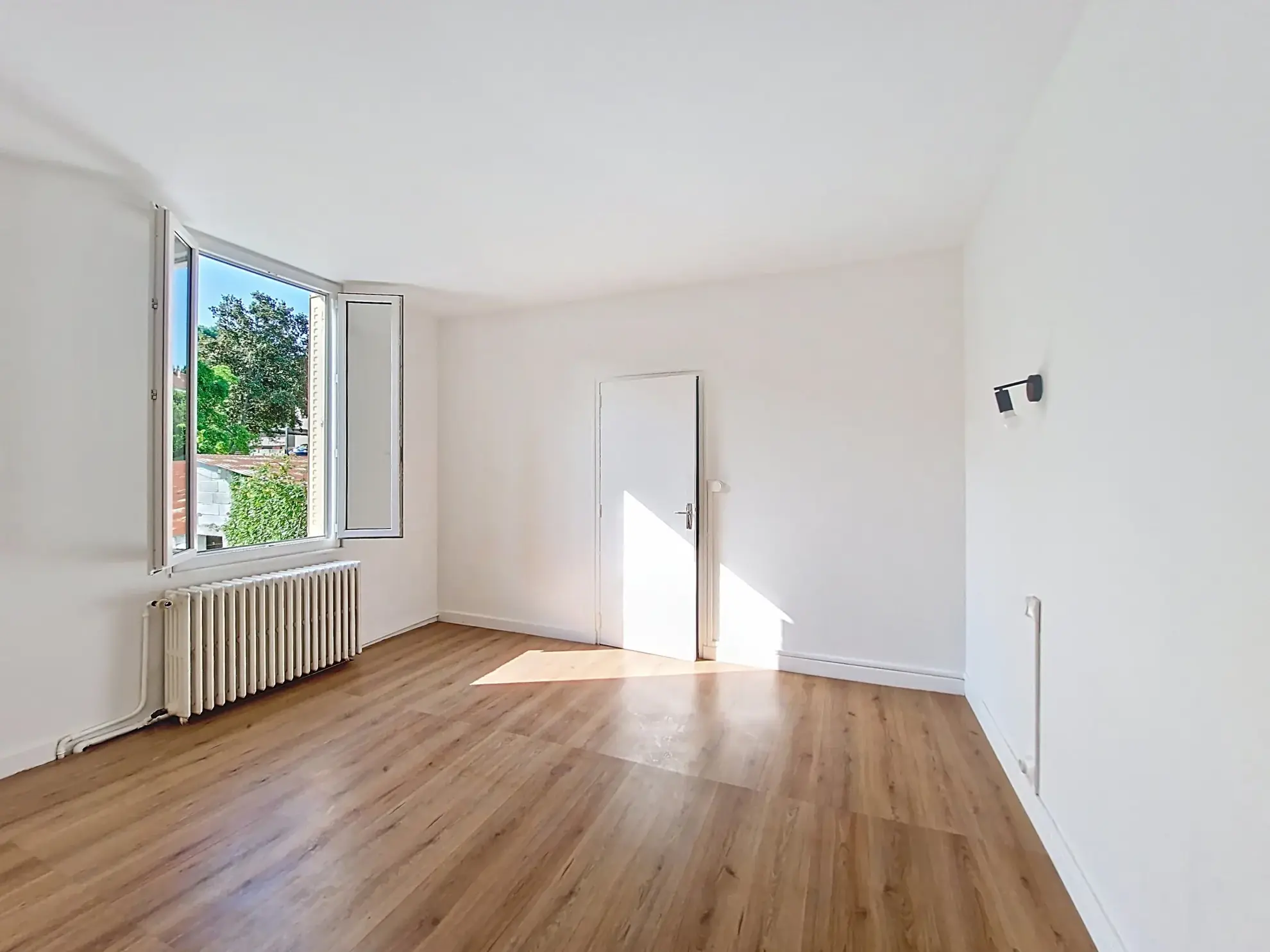 Maison à Bourganeuf de 125 m² avec terrain, garage et terrasse 