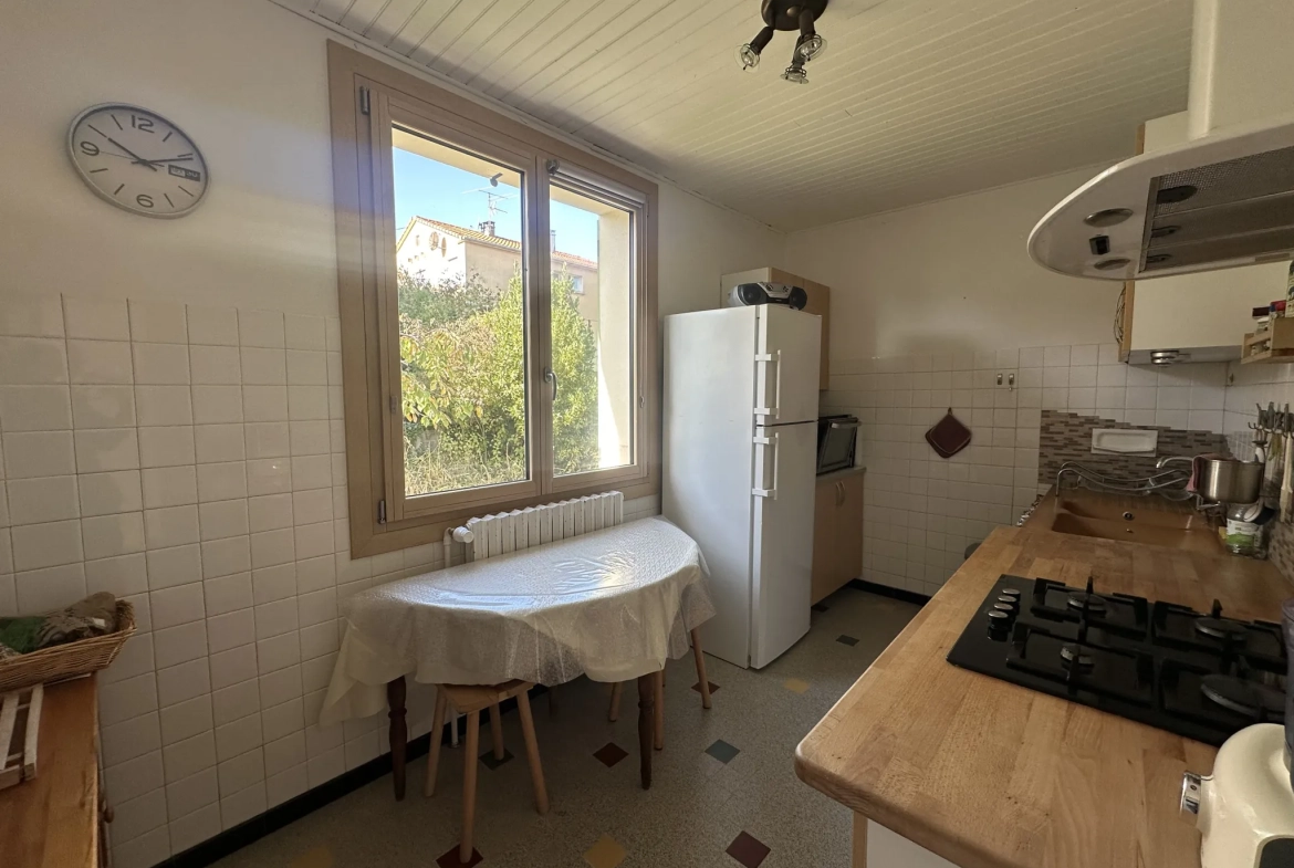 Maison individuelle à Laragne-Montéglin de 82 m² avec terrain et garage, rénovée 