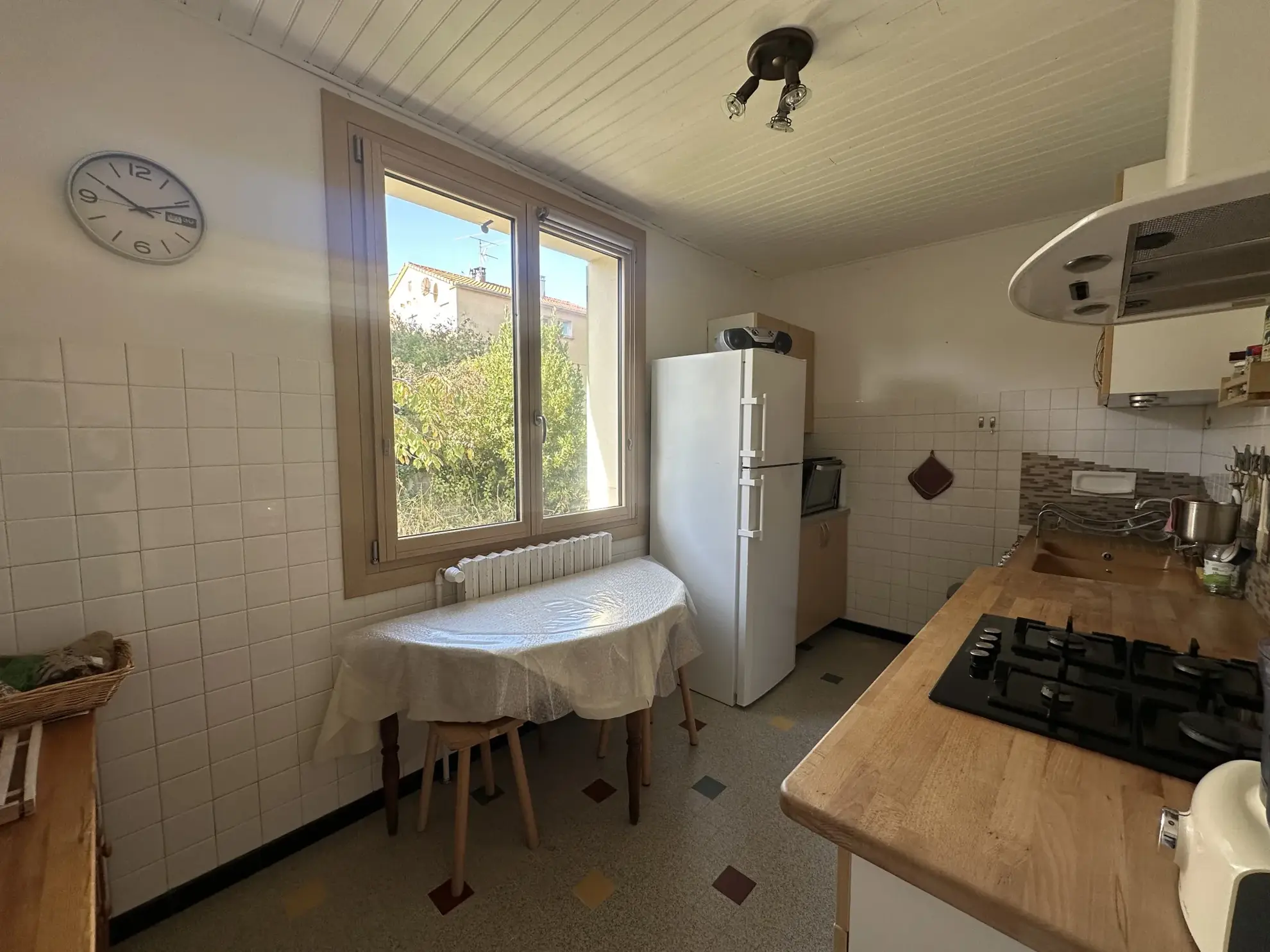 Maison individuelle à Laragne-Montéglin de 82 m² avec terrain et garage, rénovée 