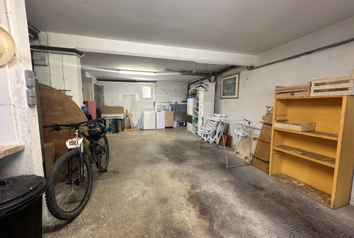 Maison individuelle à Laragne-Montéglin de 82 m² avec terrain et garage, rénovée 
