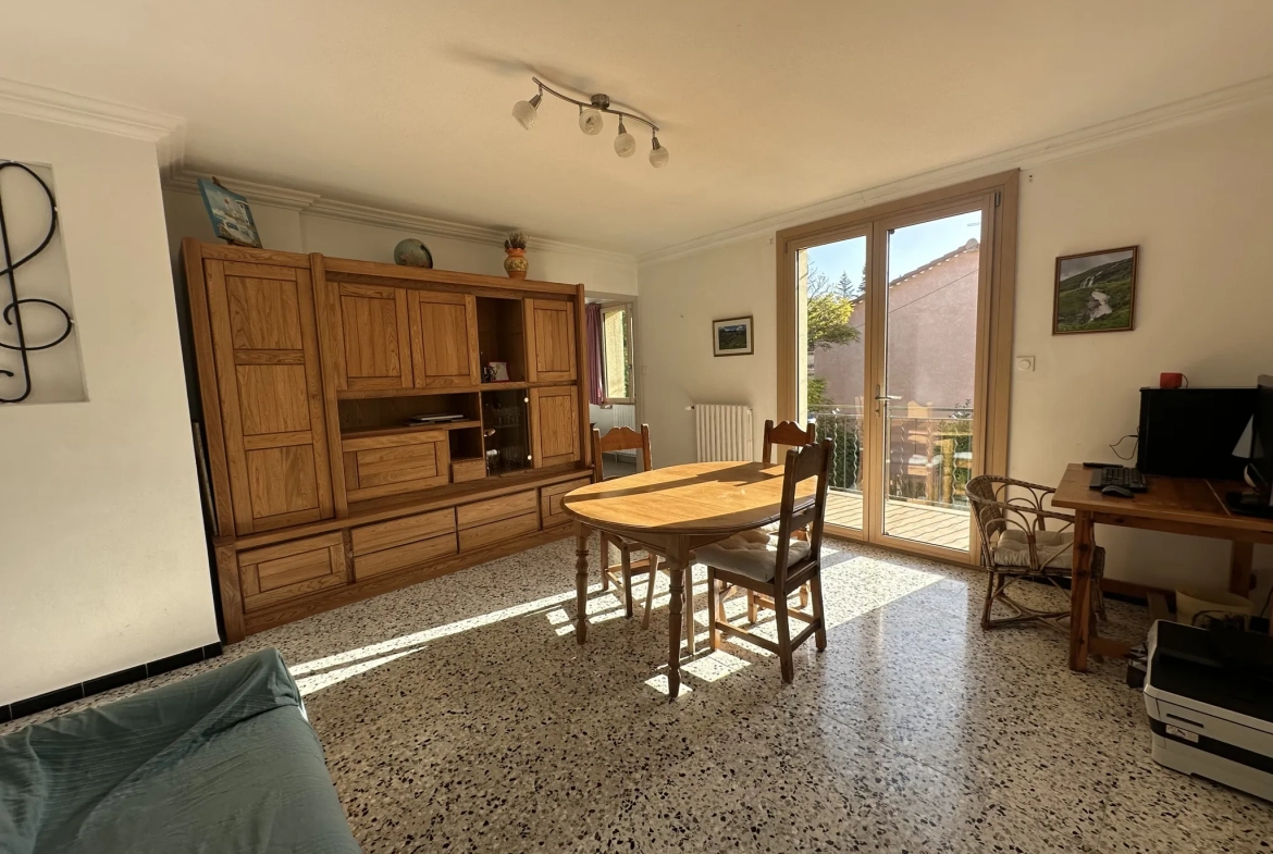 Maison individuelle à Laragne-Montéglin de 82 m² avec terrain et garage, rénovée 