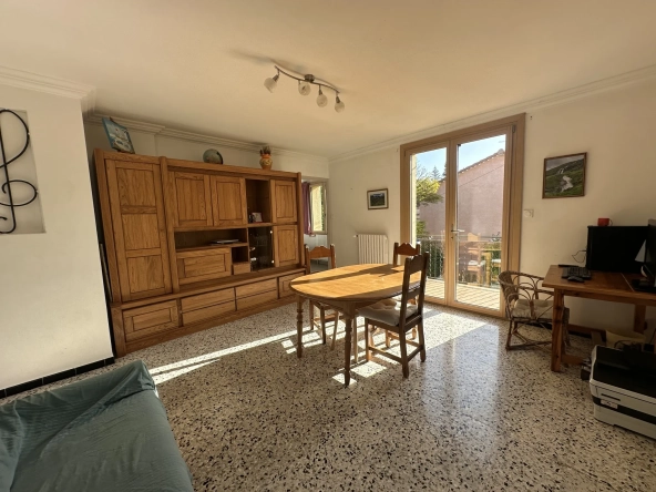 Maison individuelle à Laragne-Montéglin de 82 m² avec terrain et garage, rénovée