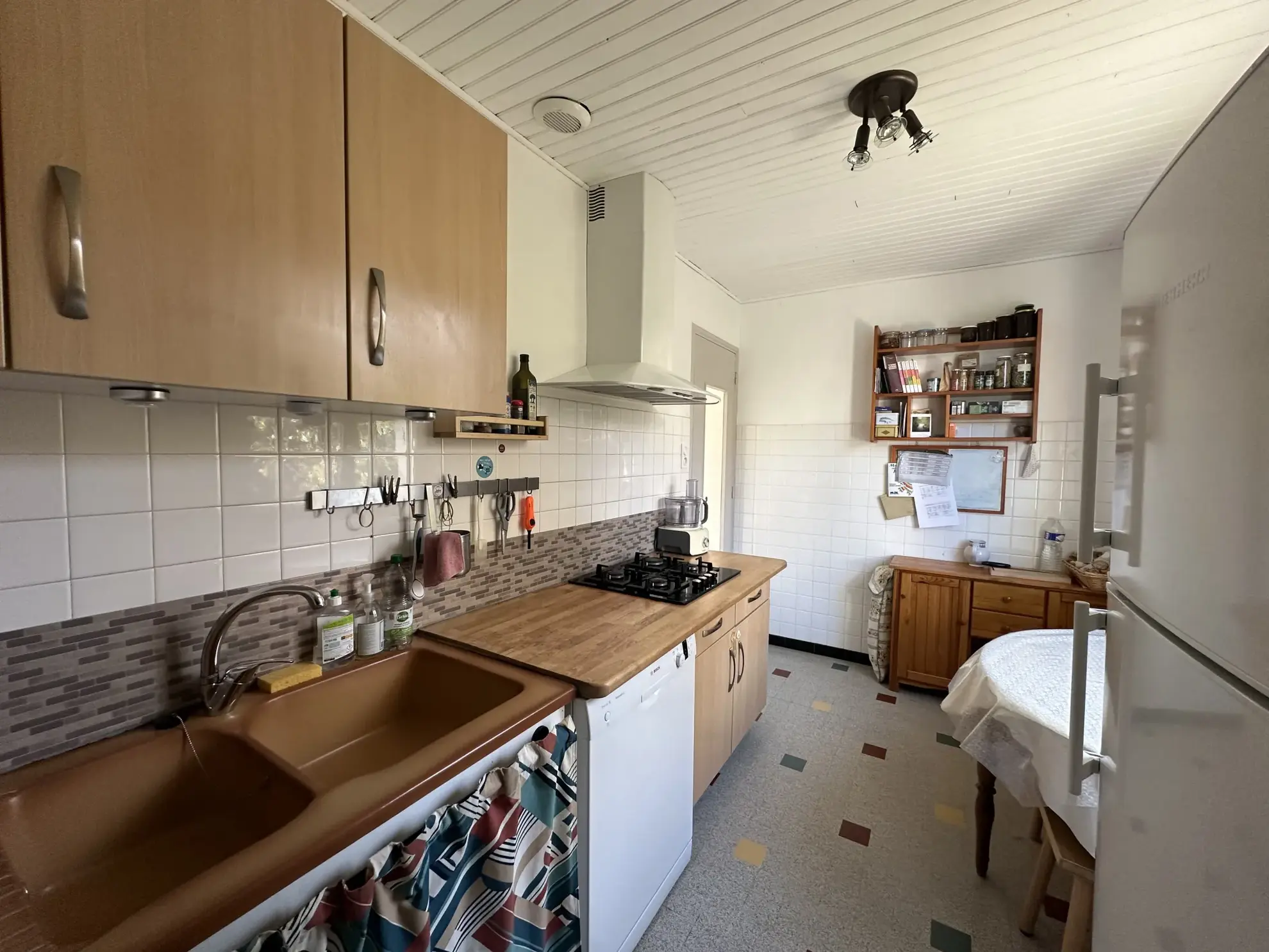 Maison individuelle à Laragne-Montéglin de 82 m² avec terrain et garage, rénovée 