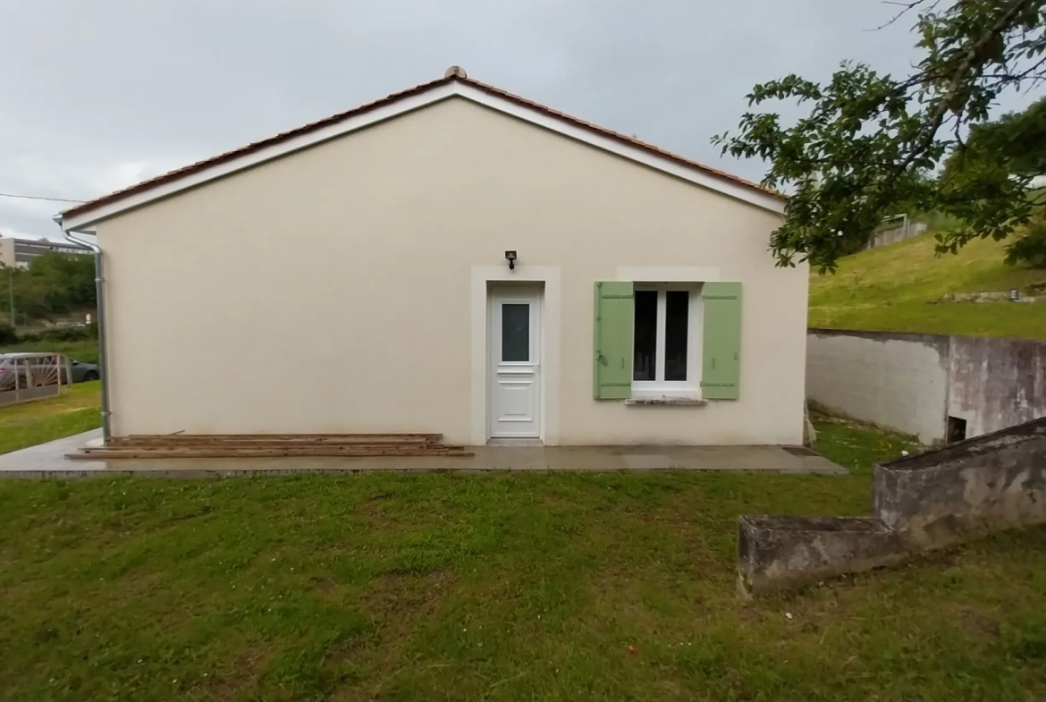 Maison plain-pied à vendre à Ribérac, 2 chambres, grand terrain, proche écoles 