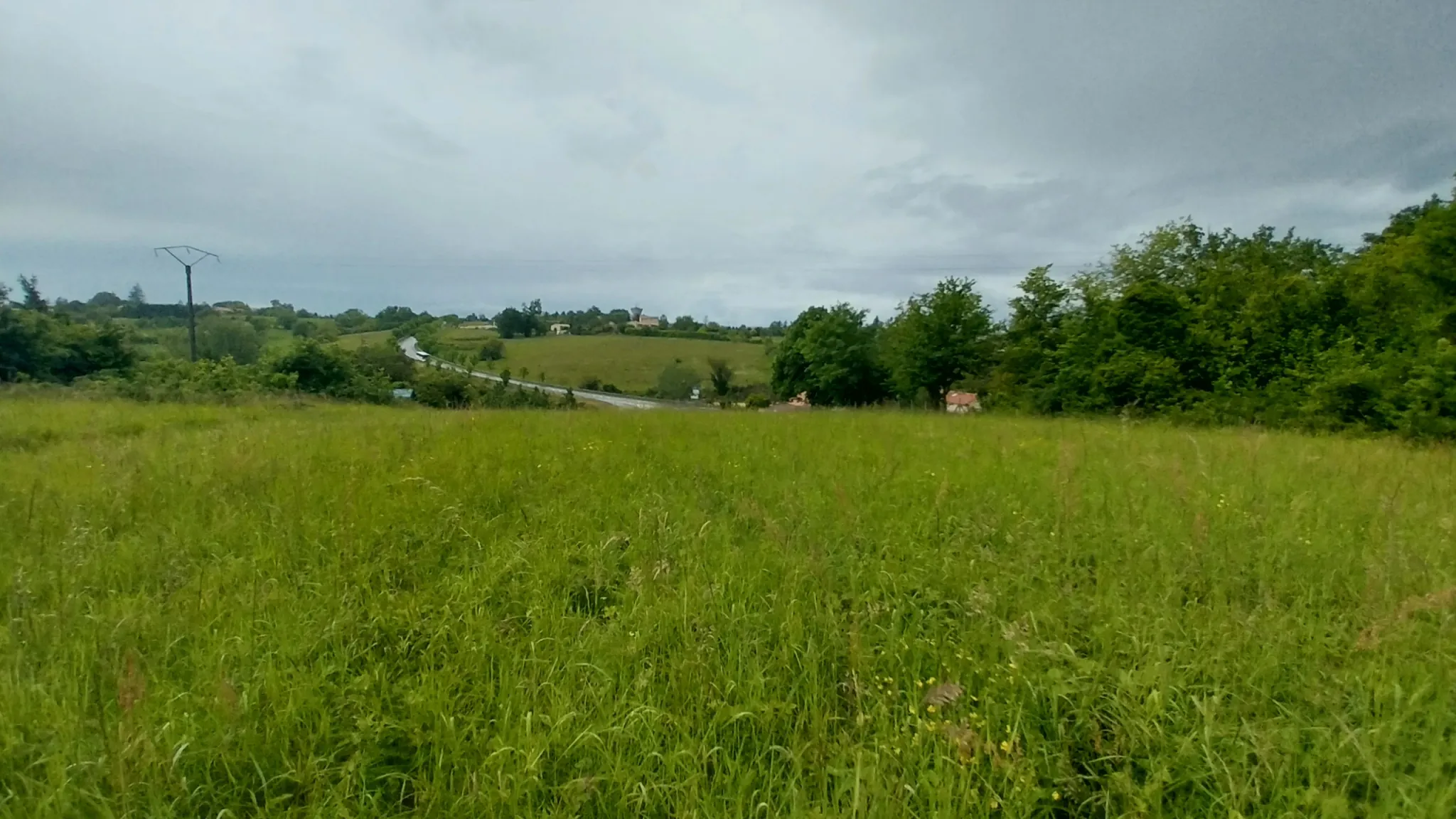 Maison plain-pied à vendre à Ribérac, 2 chambres, grand terrain, proche écoles 