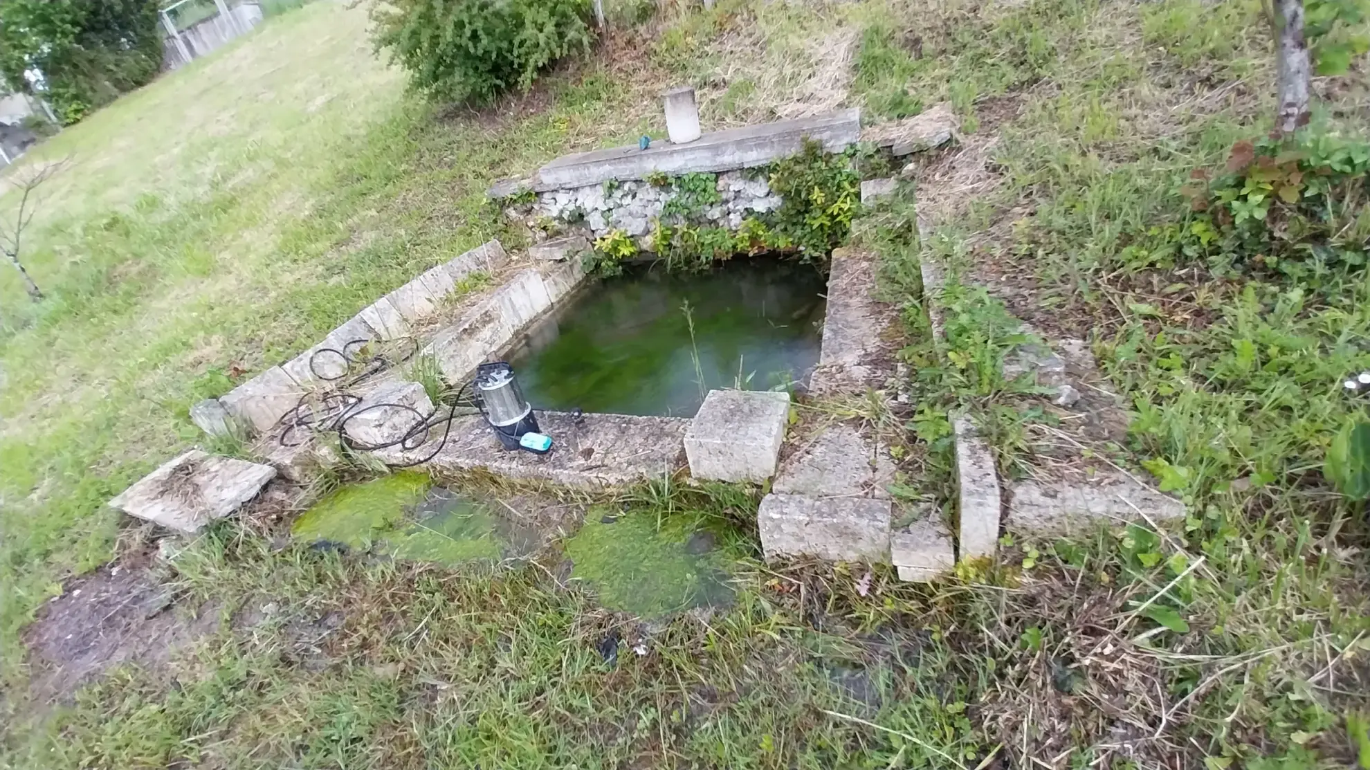 Maison plain-pied à vendre à Ribérac, 2 chambres, grand terrain, proche écoles 